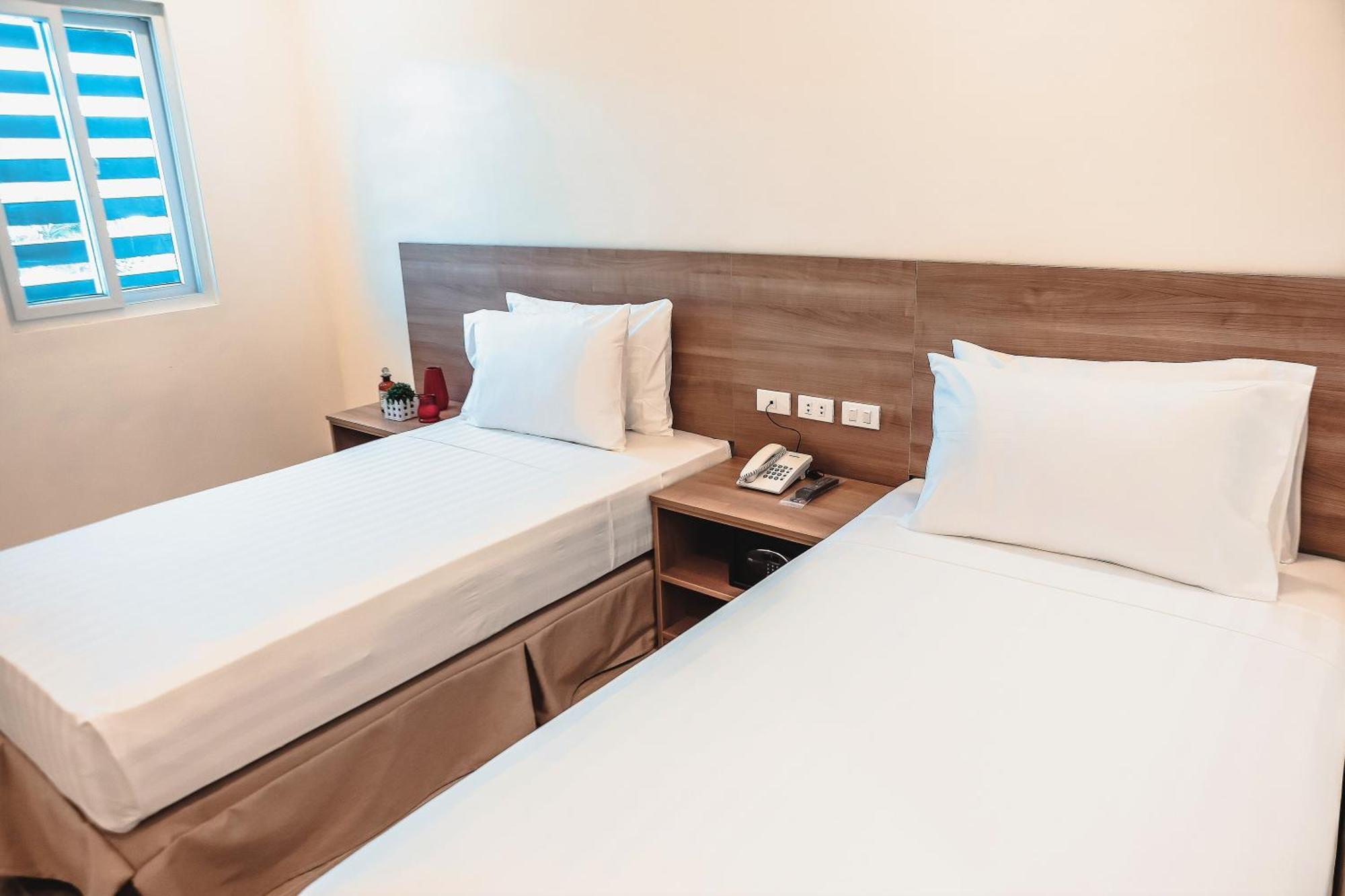 Trip Inn Near Airport Or City Center Legazpi Esterno foto