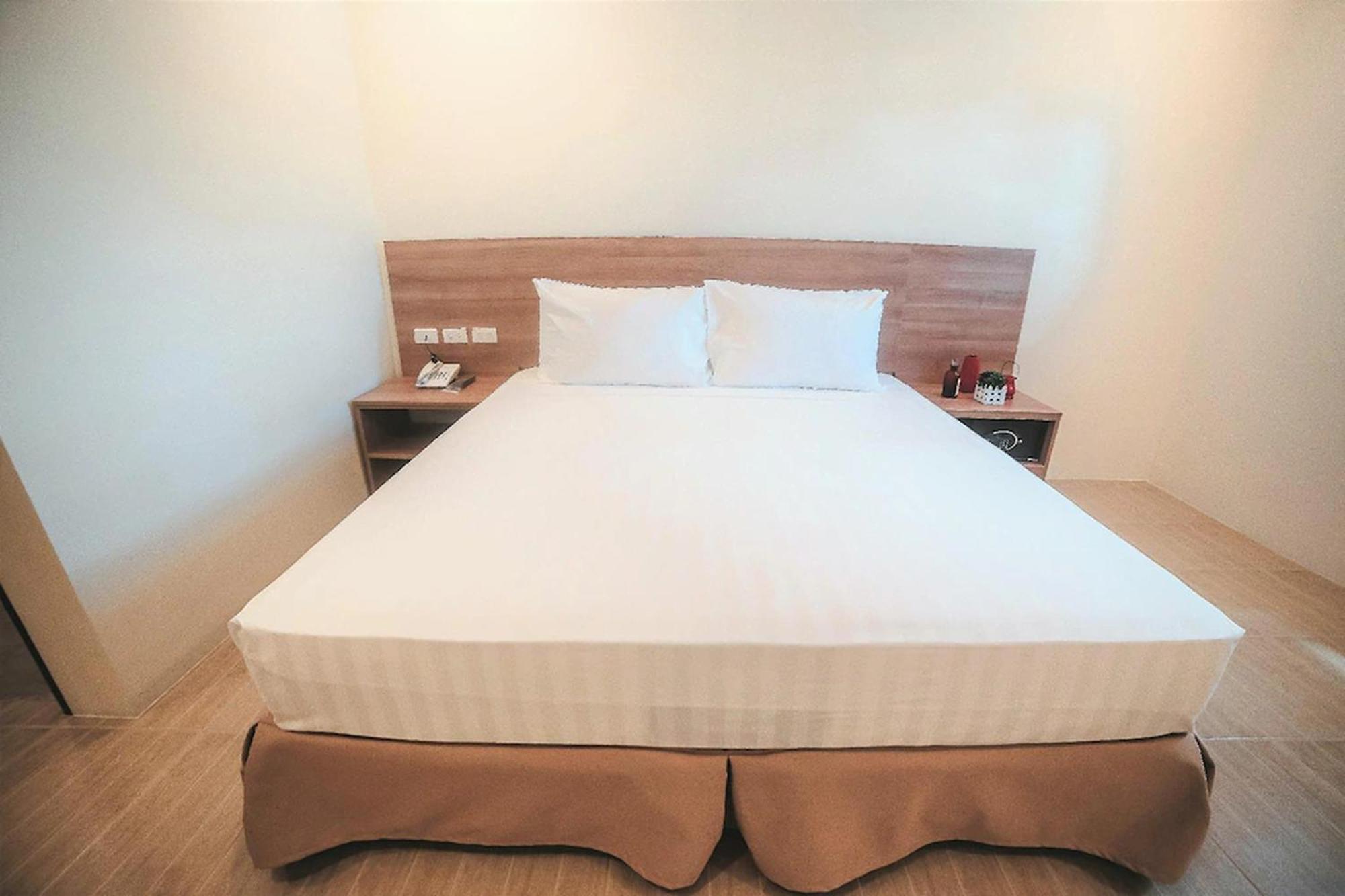 Trip Inn Near Airport Or City Center Legazpi Esterno foto