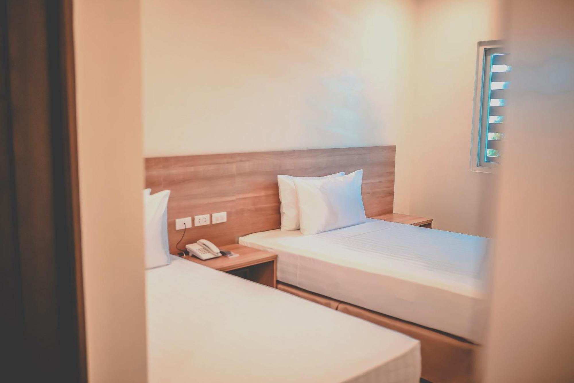 Trip Inn Near Airport Or City Center Legazpi Esterno foto